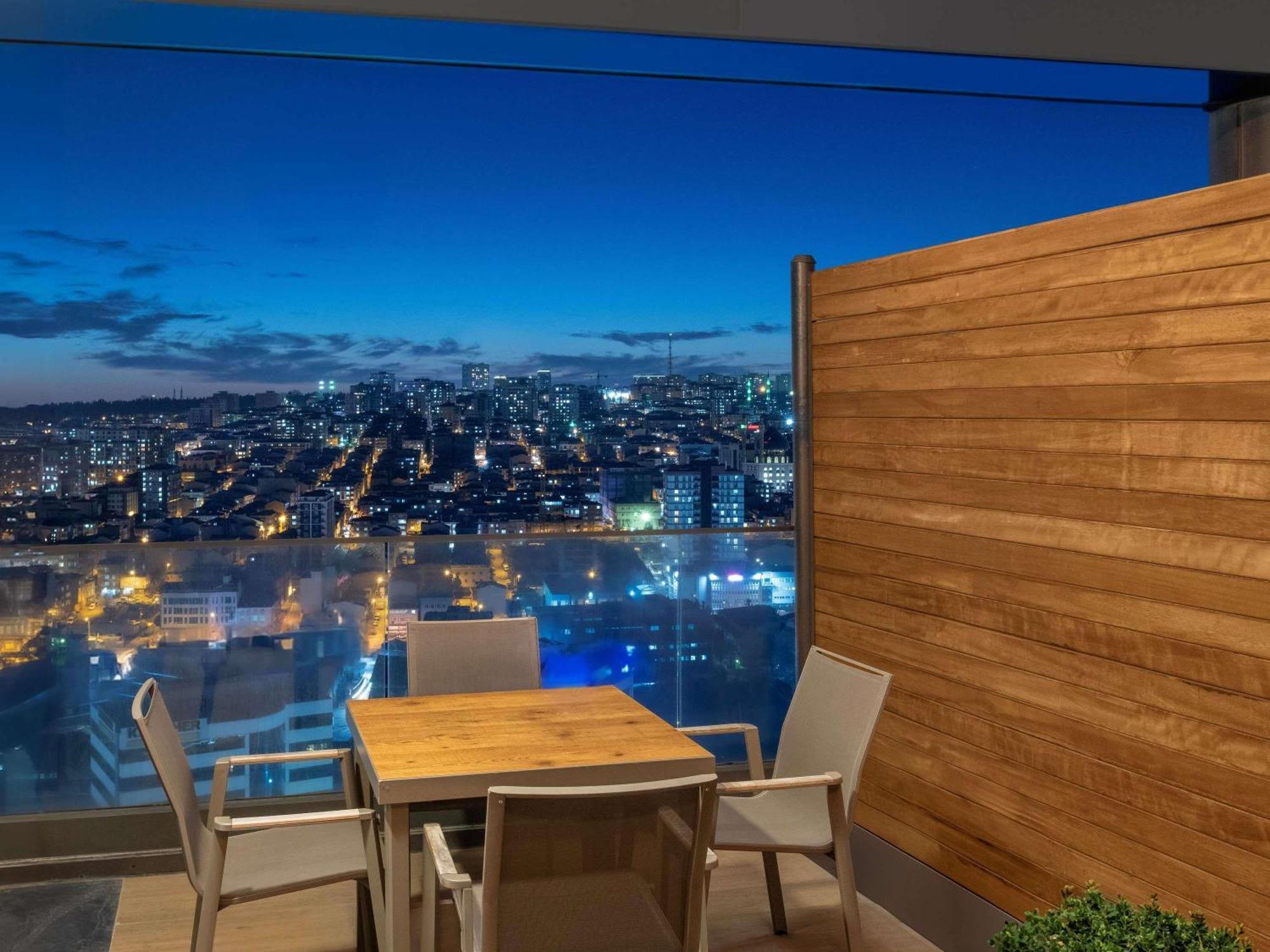 Hotel Movenpick Living Istanbul West Exteriér fotografie